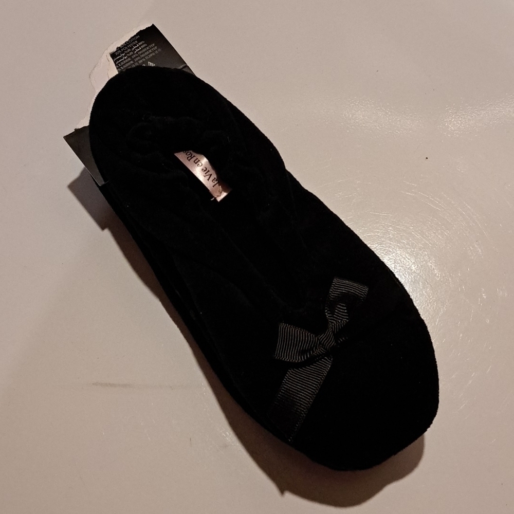 La Vie en Rose women's size small 5/6 black slippers, New